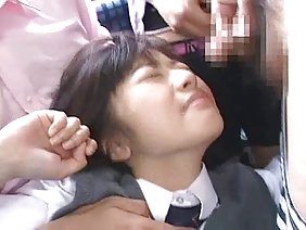 醉酒的小女孩