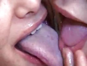 华丽的乳头舔了一个出租车司机屁股，然后给了