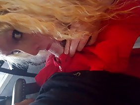 伙计们喜欢给女孩们带来金雨