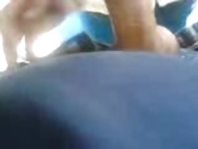 无麻烦的泰国性工作者在酒店房间与欧洲人一起工作