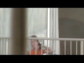 一名年轻的法国女人的三名成员