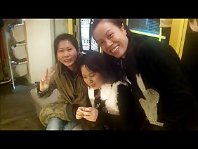 漂亮的金发女郎在混蛋中