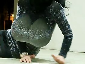 抚平她美味的屁股