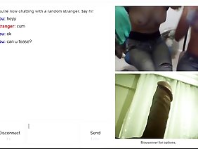 热辣的女朋友在同一时间乱搞自己并乱搞她